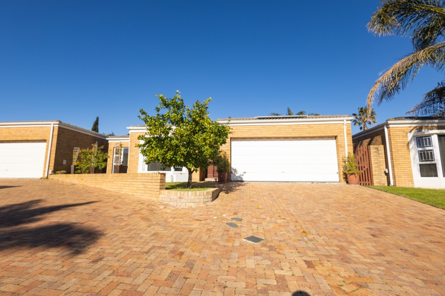 3 Bedroom Property for Sale in The Crest Western Cape